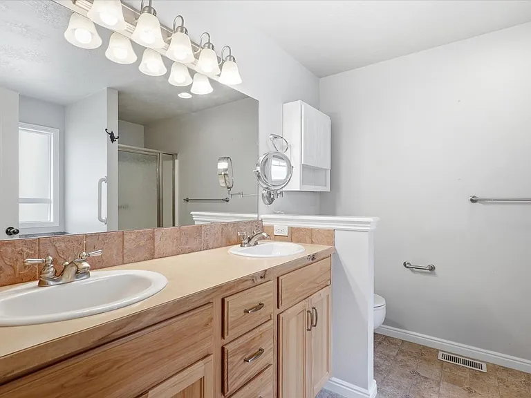 782 S Hydra Ave — Photo 21