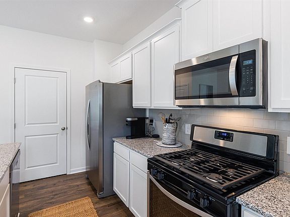 5th image of 8633 Leeanna Brooke Ln