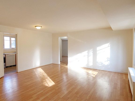 3rd image of 10405 Montrose Ave APT 1