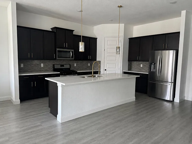 1516 White Water Way — Photo 18