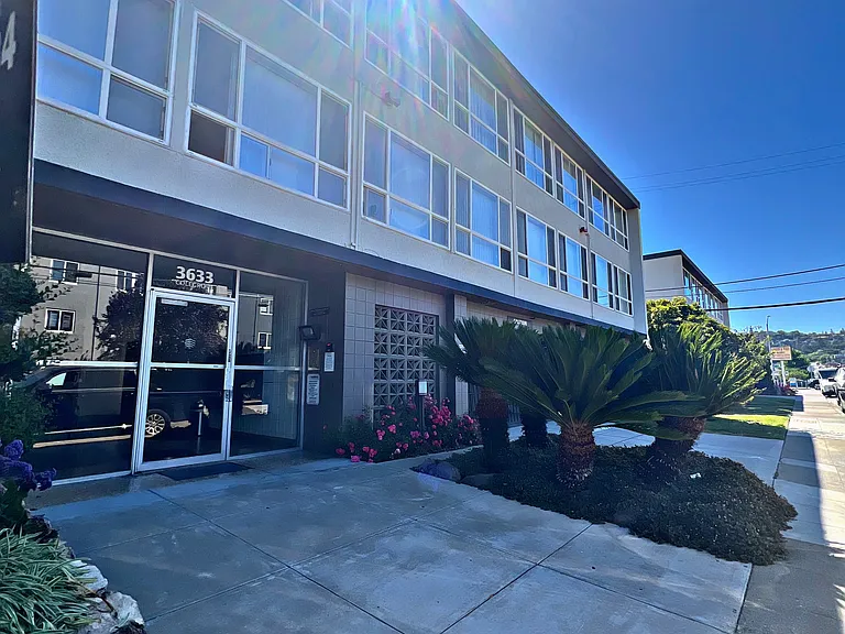 The Colegrove Apartments — Photo 4