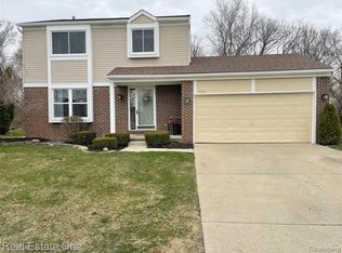 836 Wildwood Ln, Canton, MI 48188