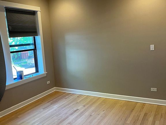 4th image of 5014 N Oakley Ave #2