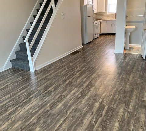 3rd image of 2827 E Ontario St