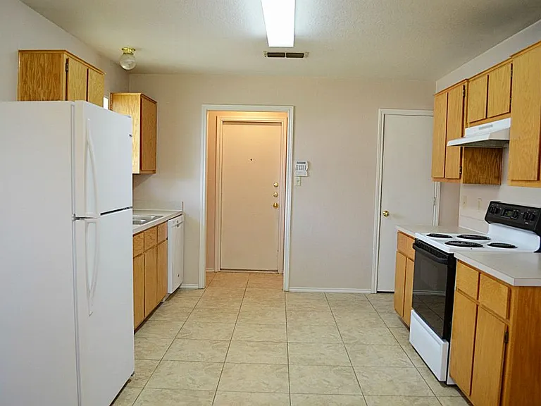 3006 Gus Dr — Photo 9