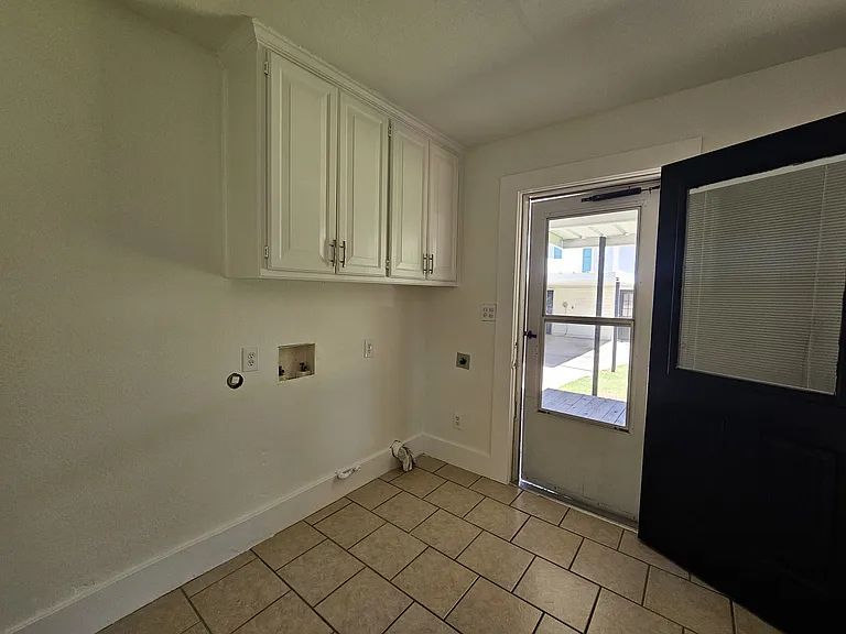 806 W Spring St — Photo 20