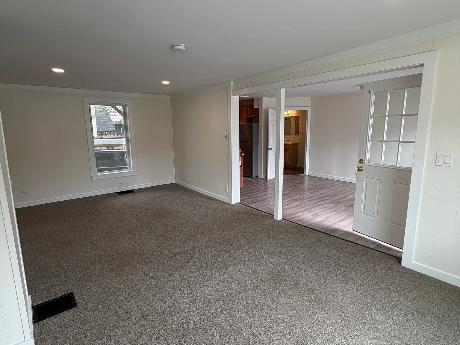 2 bed, 921 sqft, $1,550 — Photo 2