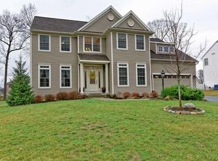 68 Empire Dr, Niskayuna, NY 12309