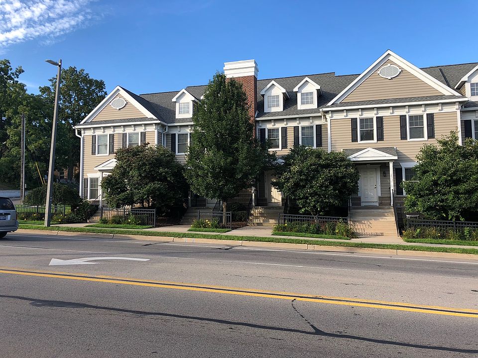 1st image of 372 W Grand River Ave