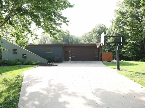 2212 Carbonado Rd, Oskaloosa, IA 52577