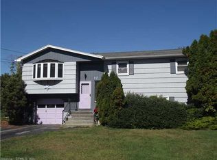 17 Quarry Rd, Waterford, CT 06385