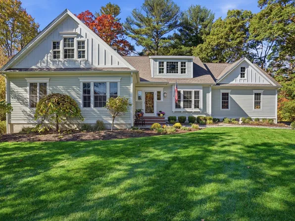 1 Palmer River Rd, Swansea, MA 02777