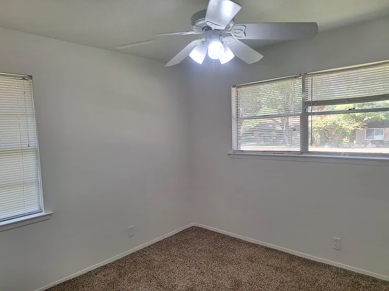513 Simmons Dr — Photo 12