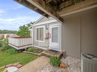 8828 Carriage Dr, Lenexa, KS 66215