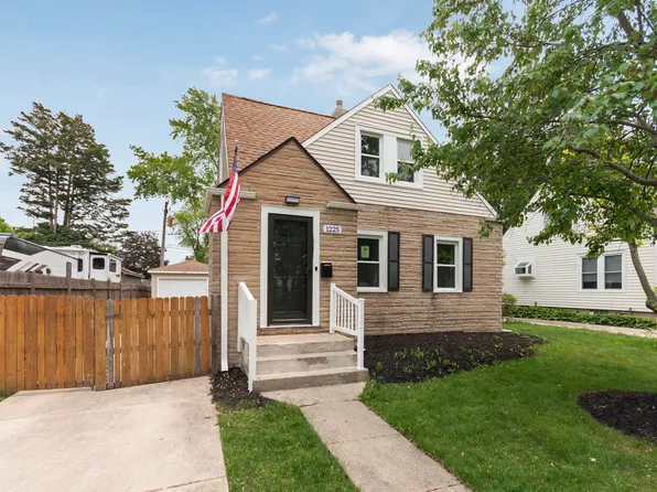 1225 Highridge Pkwy, Westchester, IL 60154