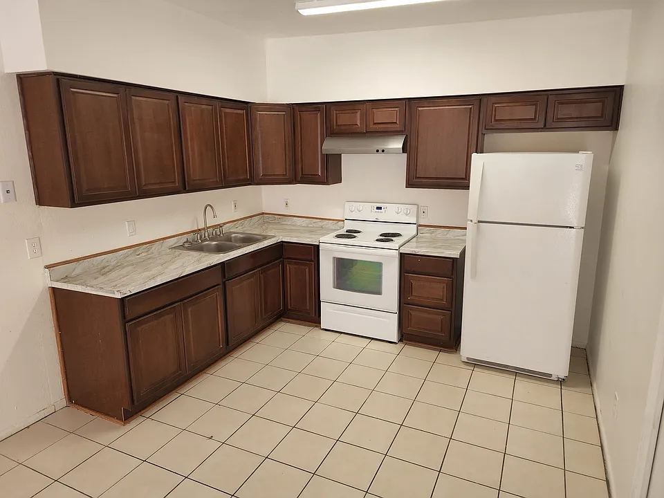 499 E Navajo Ave #4