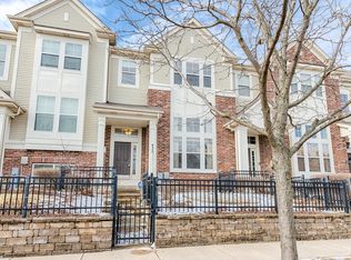 432 Grosvenor Ln, Aurora, IL 60504