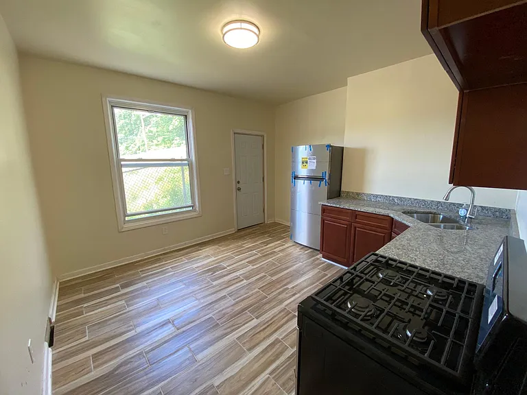 620 W 7th Ave #9 — Photo 3