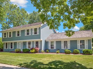 800 Paddock Ln, Libertyville, IL