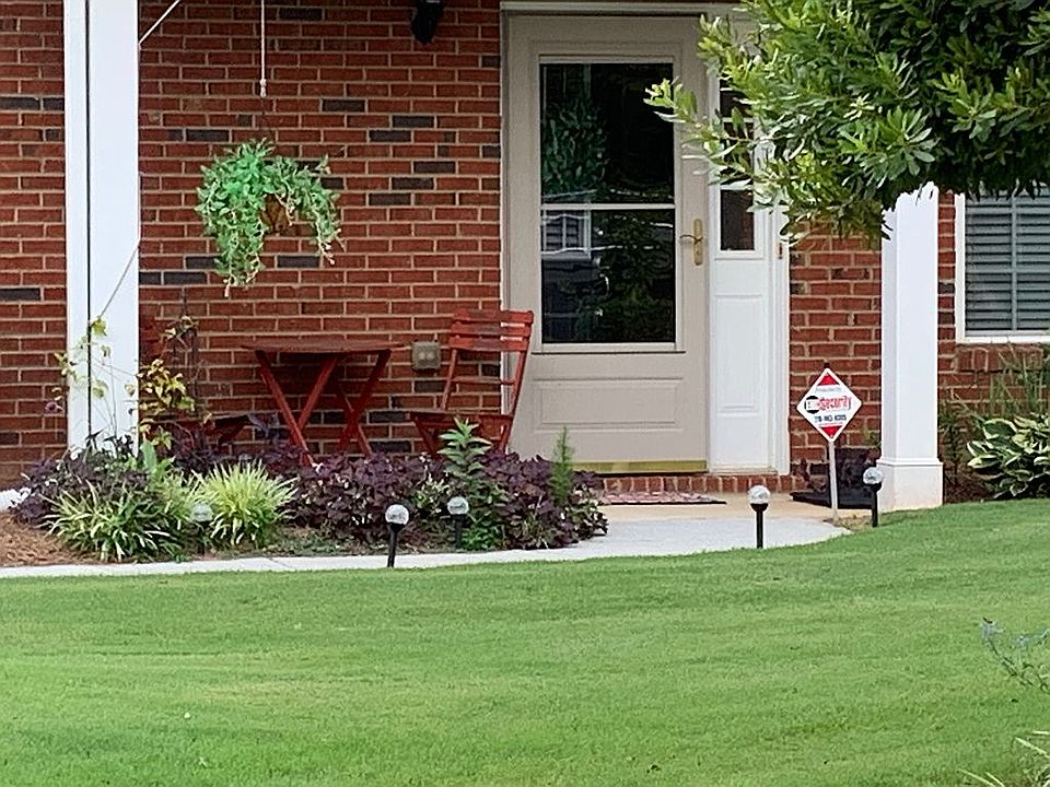 2nd image of 988 Treymont Way