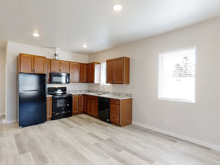 7427 S D St — Photo 5