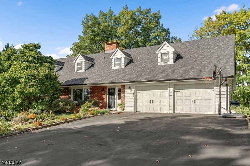 1st image of 39 Lessing Rd