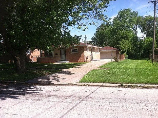 1618 W 163rd St photo 1