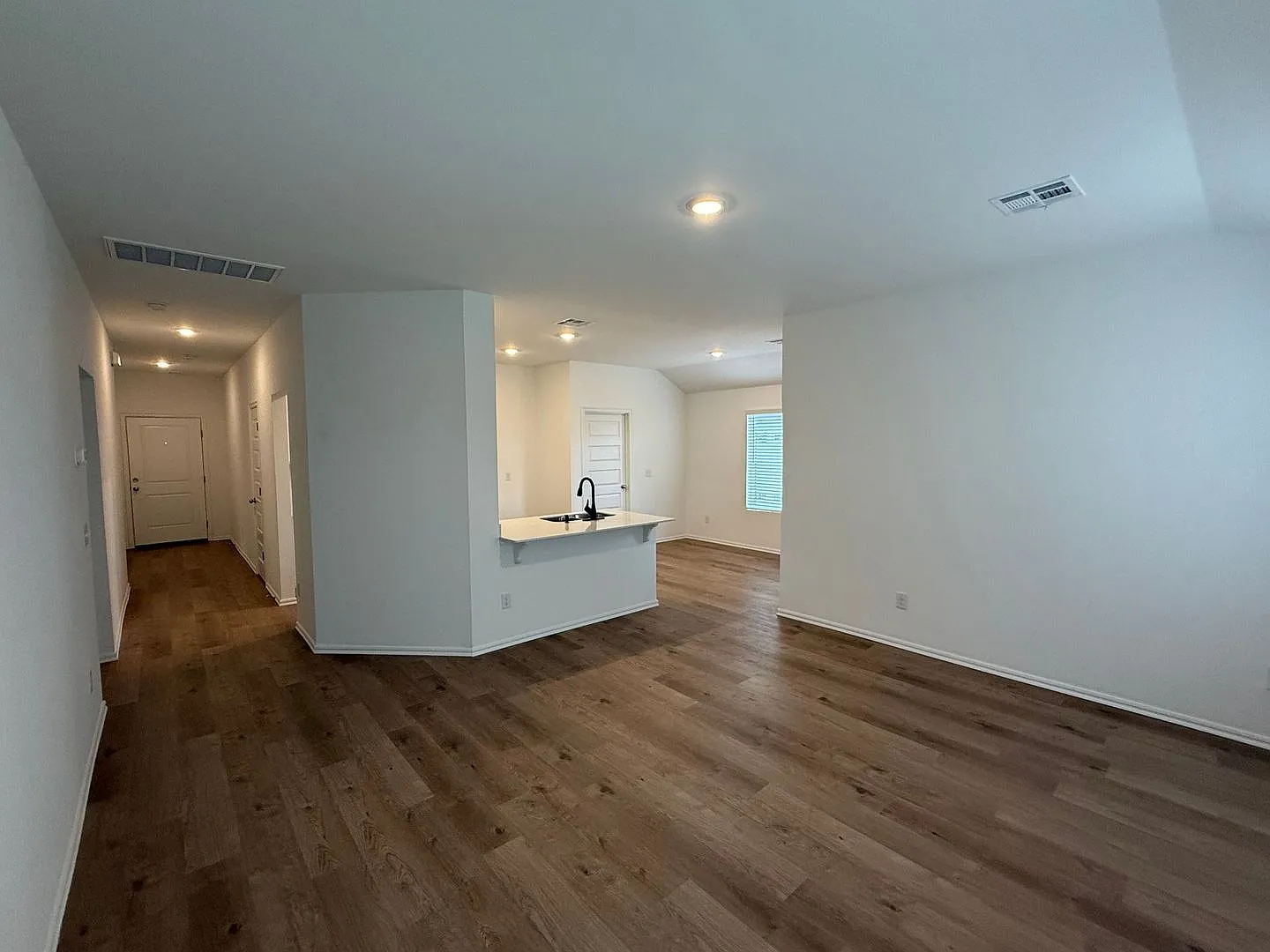 Very Nice and Spacious 3 Bedroom Home in Newcastle Schools — Photo 4