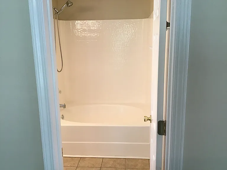 604 Sydney Ct — Photo 12