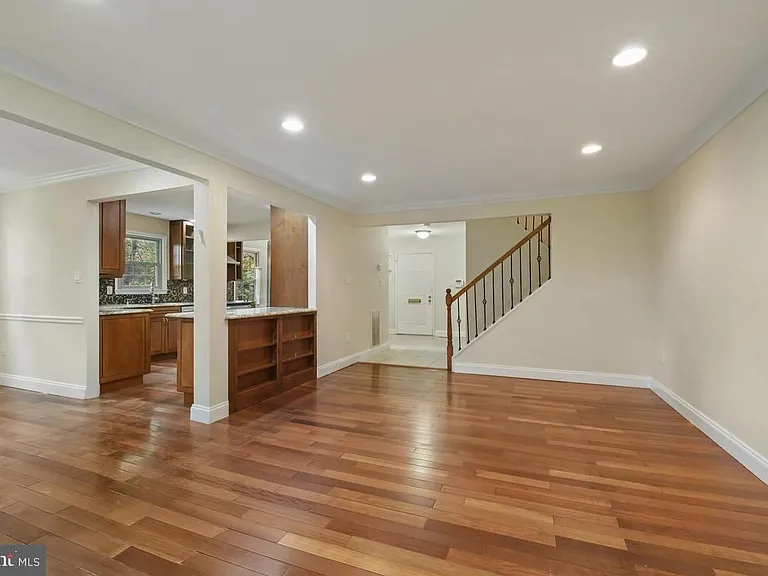 11426 Dorchester Ln — Photo 14