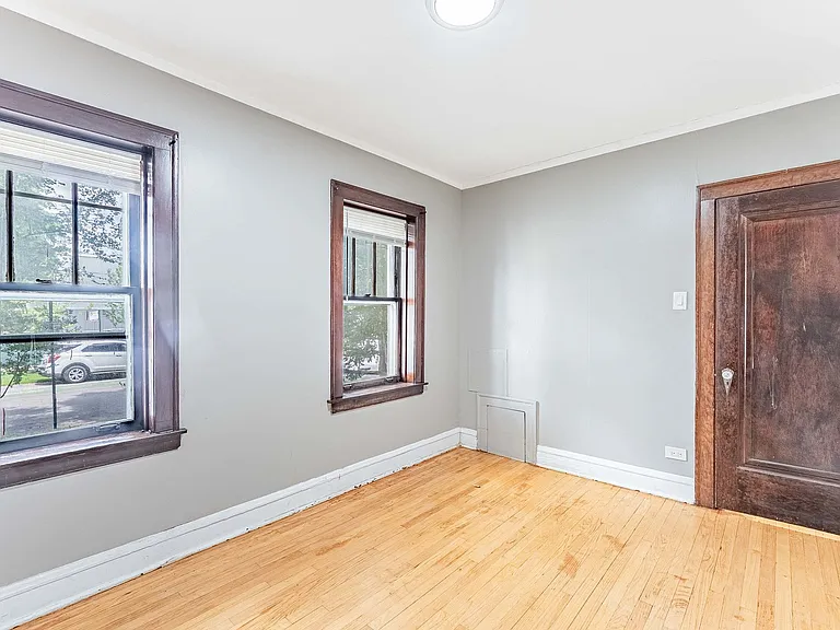 2557 N Lockwood Ave #1 — Photo 5