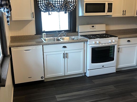 4th image of 617 Waugoo Ave