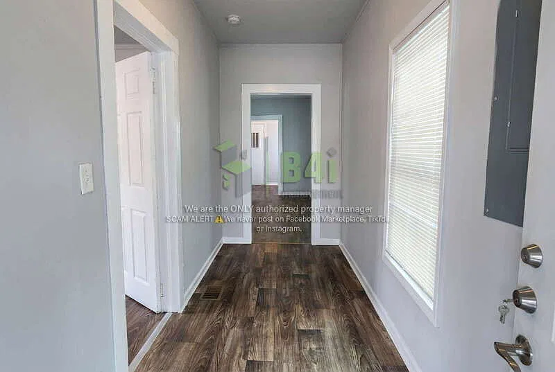3 bed, 1.0 bath, 880 sqft, $895 — Photo 3