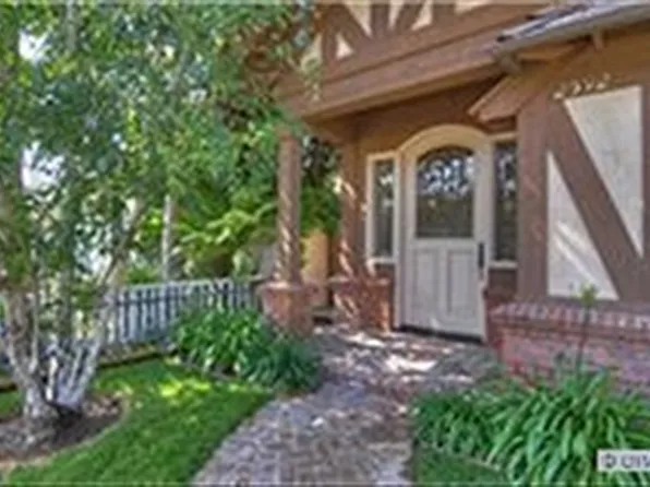 2592 Circle Dr, Newport Beach, CA 92663