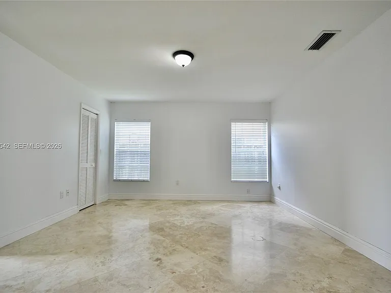 5785 SW 89th Ave — Photo 6