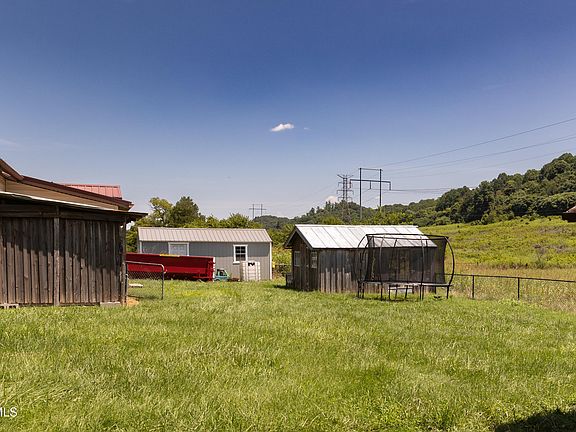 4th image of 631 Lee Valley Rd