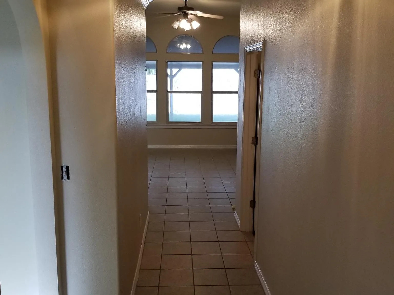 3 bed, 1300 sqft, $2,000 — Photo 2