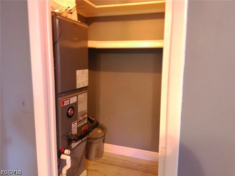 893 Iris Dr — Photo 22