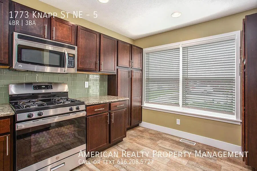 4 bed, 2.5 bath, 1698 sqft, $2,250 — Photo 2