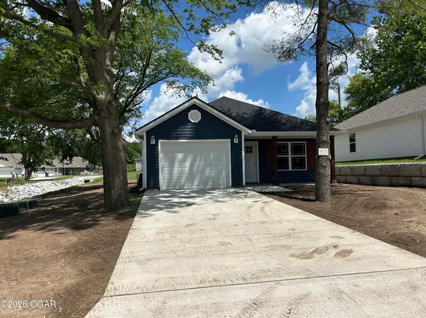 707 N Tennessee Ave, Carterville, MO 64835