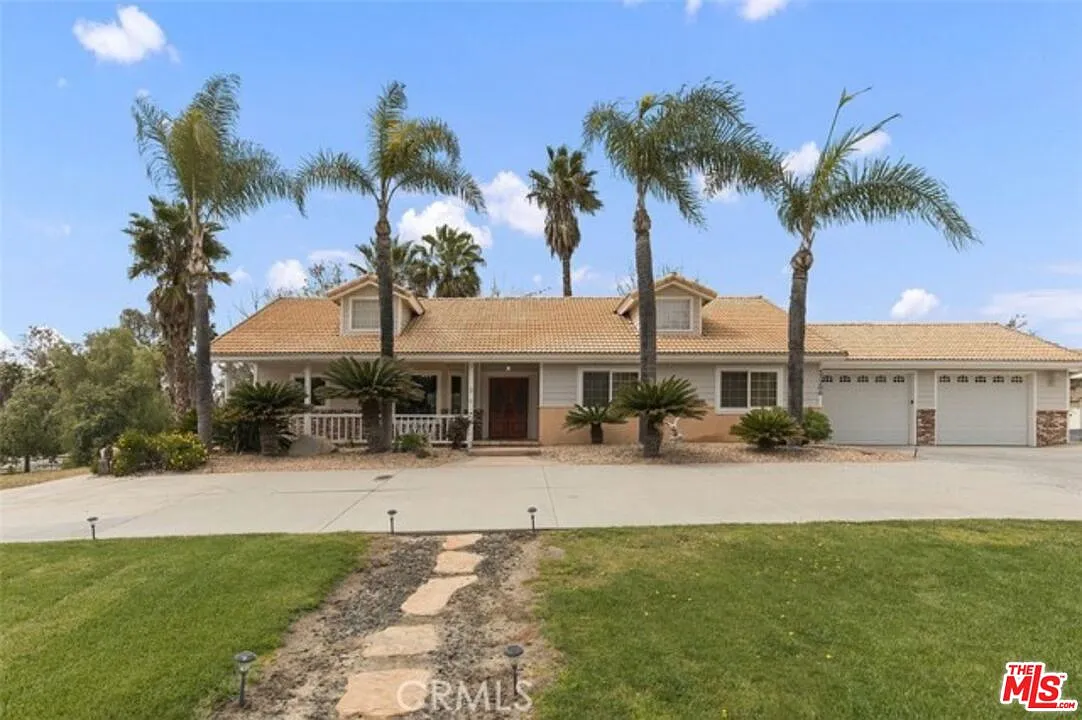 3 bed, 2.0 bath, 2105 sqft, $4,695 — Photo 1