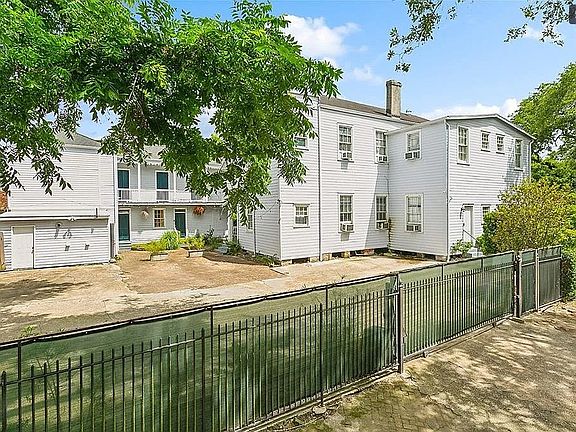 3rd image of 2504 Esplanade Ave #101