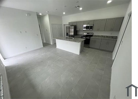 4th image of 610 Locust Ave