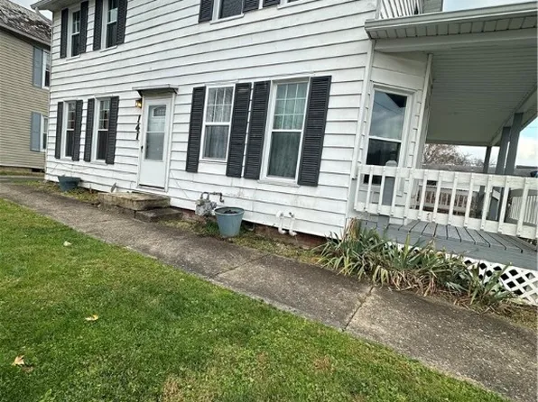 141 N 5th St, McConnelsville, OH 43756