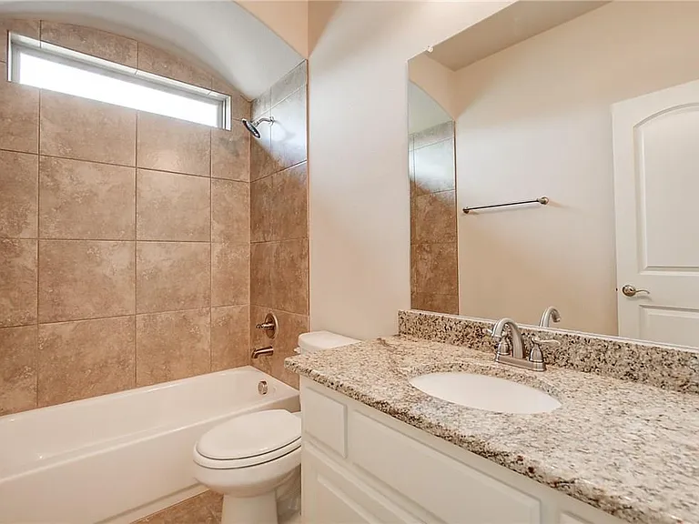 2100 McCallister Dr — Photo 6