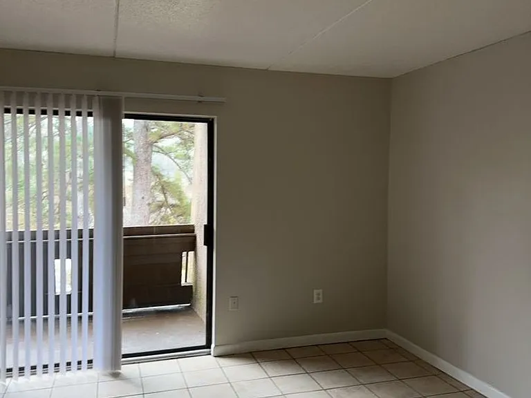 Ridge Terrace Apartments — Photo 23