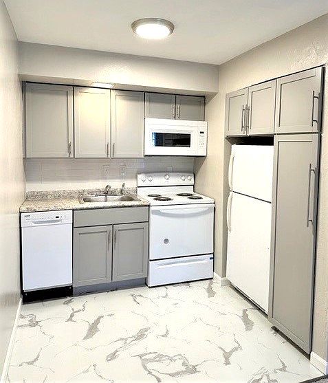 Brand new kitchen - all new interior, appliances, flooring. Fully equip