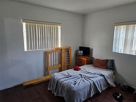 5th image of 44 W Summit St