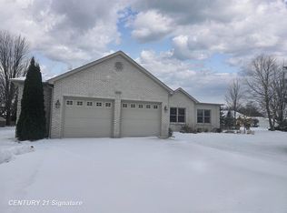 6893 Wild Pine Cir, Saginaw, MI 48603