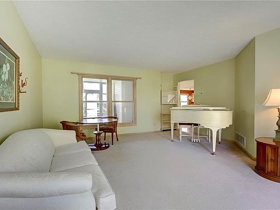 3rd image of 34326 Summer Hill Dr